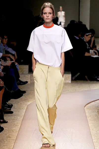 Look 8